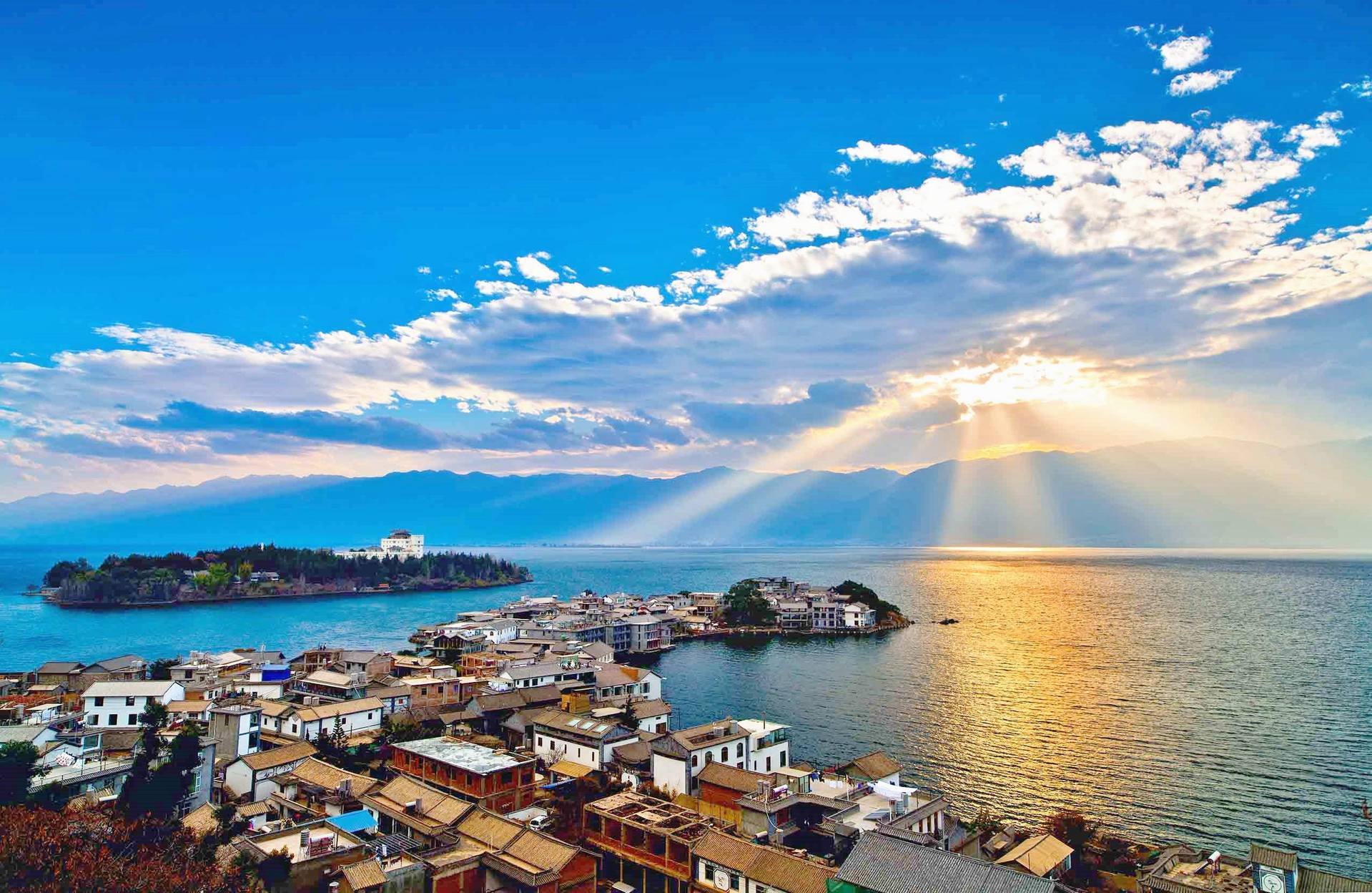 大理自駕兩日游，來一場一路向西的治愈旅行。你確定不來洱海吹吹秋天的風嗎？