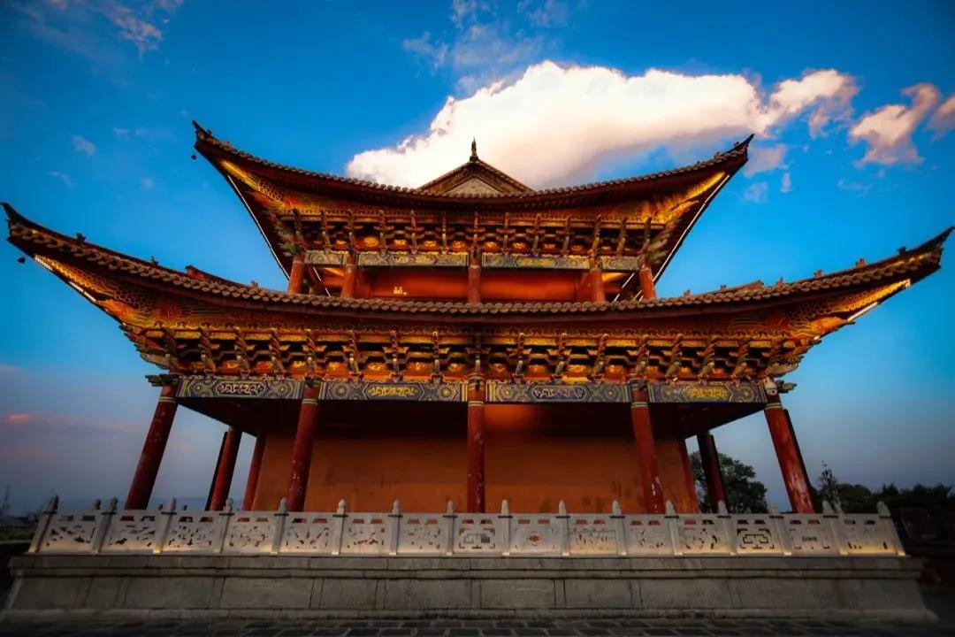 在大理城墻上逛古風(fēng)集市是一種什么體驗？