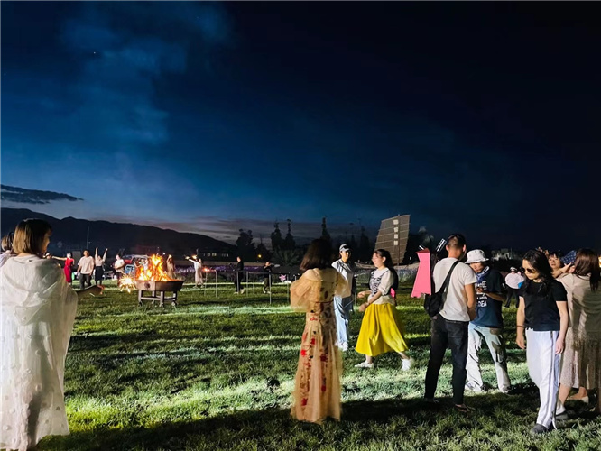 大理企業(yè)會議會展拓展訓練篝火晚會