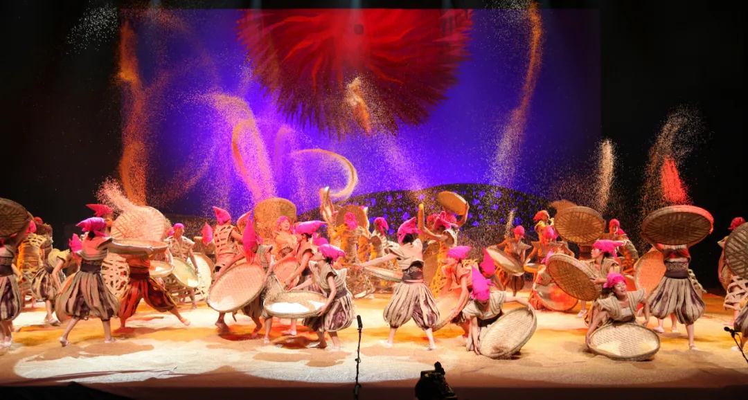 民族音樂(lè)劇《阿鵬找金花》