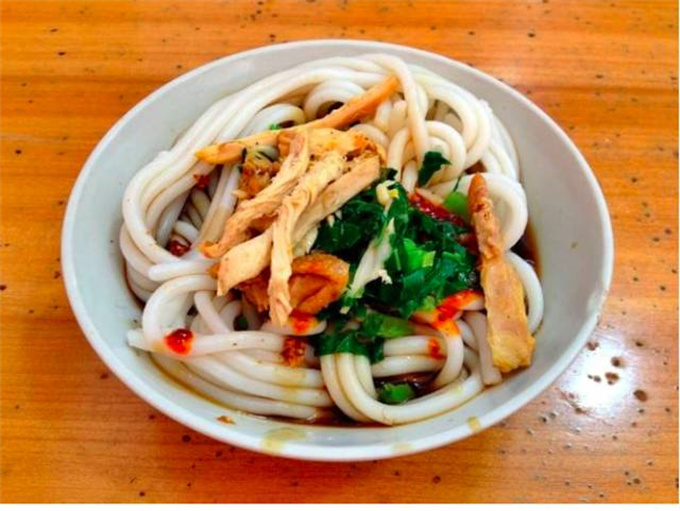 大理特色美食推薦：你確定不來一碗“再回首”涼雞米線？！