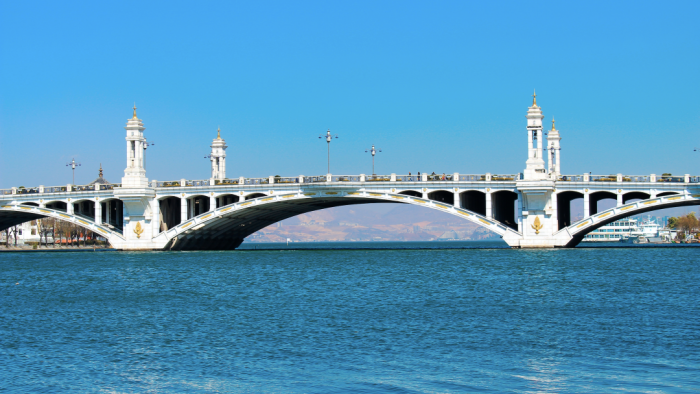 大理策劃公司：騎行在海西，自駕還得看海東！